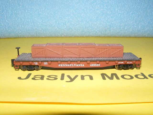Bachmann N-Gauge Flatbed with Crate load.