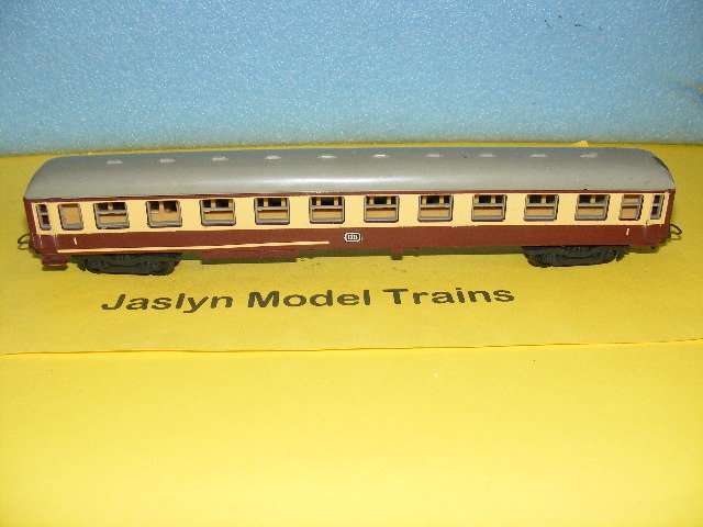 Lima HO DB Passenger Coach.