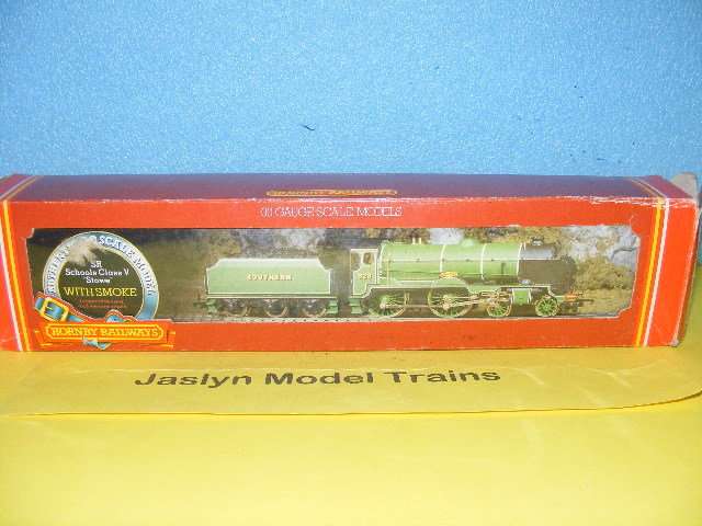 Hornby OO 4-4-0 Steam Loco and Tender (Boxed) - DCC