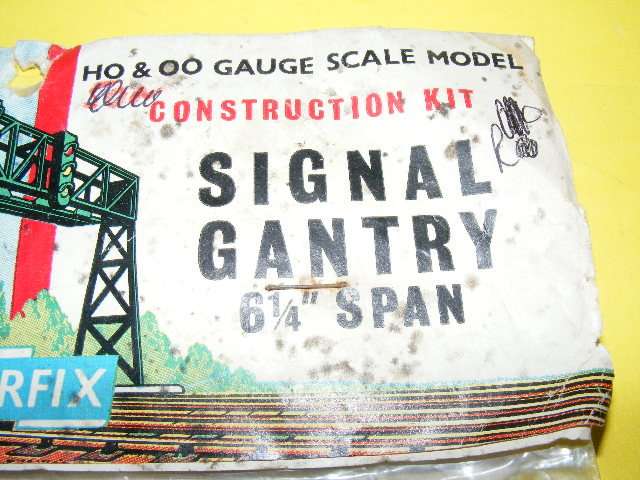 Airfix HO Signal Gantry.