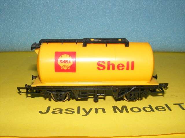 Hornby OO Shell Tanker.