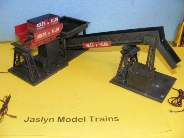 Hornby OO Motorized Conveyer and Coal off-loader.