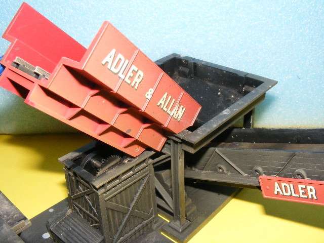 Hornby OO Motorized Conveyer and Coal off-loader.