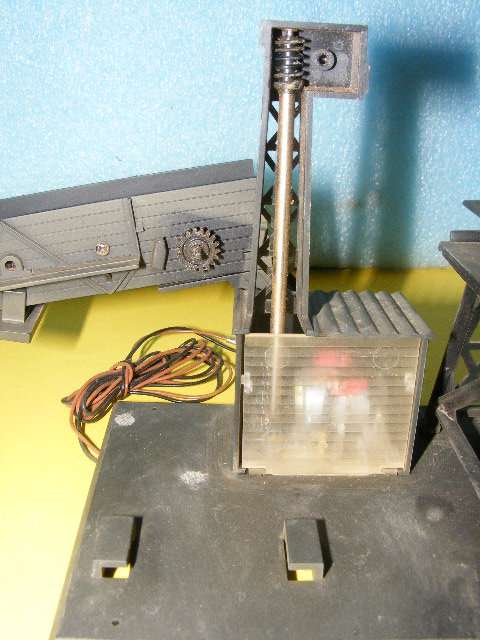 Hornby OO Motorized Conveyer and Coal off-loader.