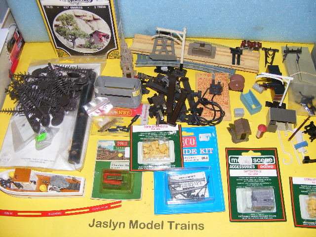Job Lot HO Layout Accessories.