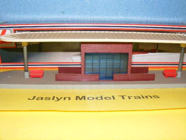 Lima HO Platform Roof  (Boxed)