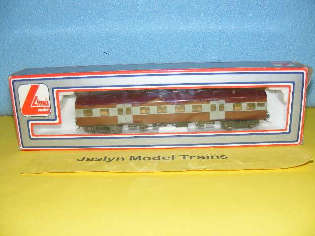 Lima HO SAR/ SAS Suburban 1st Class Passenger Coach (Boxed)