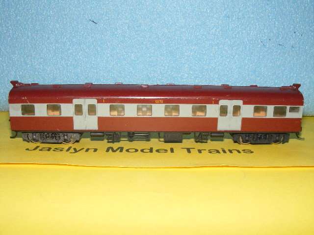 Lima HO SAR/ SAS Suburban 1st Class Passenger Coach (Boxed)