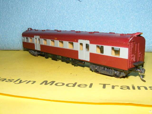 Lima HO SAR/ SAS Suburban 3rd Class Passenger Coach.