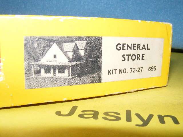 N-Gauge General Store - Wood