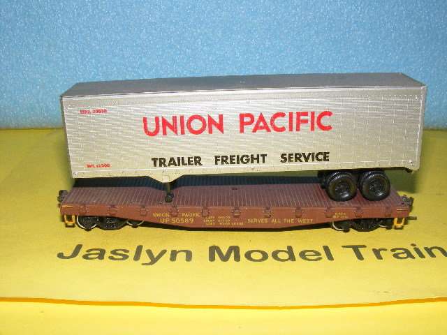 HO UP Flatbed with Truck Load.