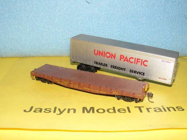 HO UP Flatbed with Truck Load.