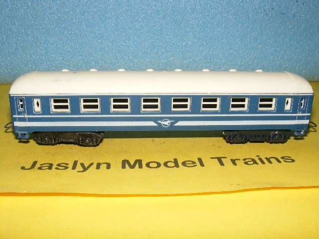 Lima HO SAR/ SAS Junior Blue Train Coach.