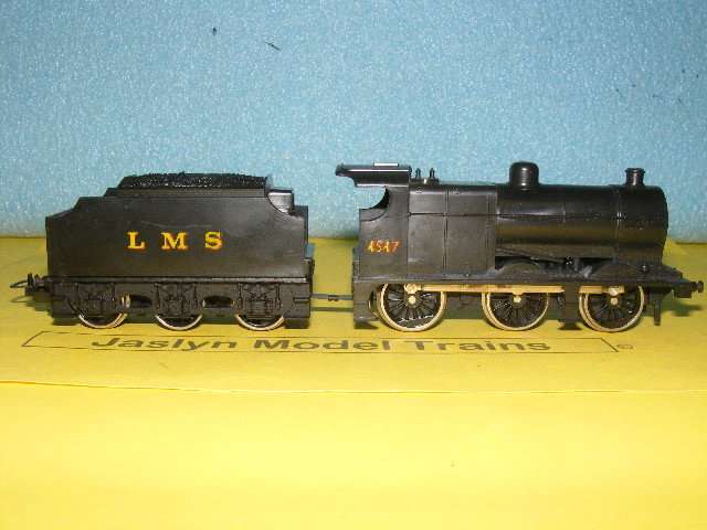 Lima HO LMS 0-6-0 Steam Loco and Tender. (Boxed)
