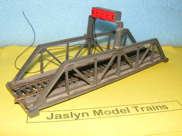 HO Bridge with light,