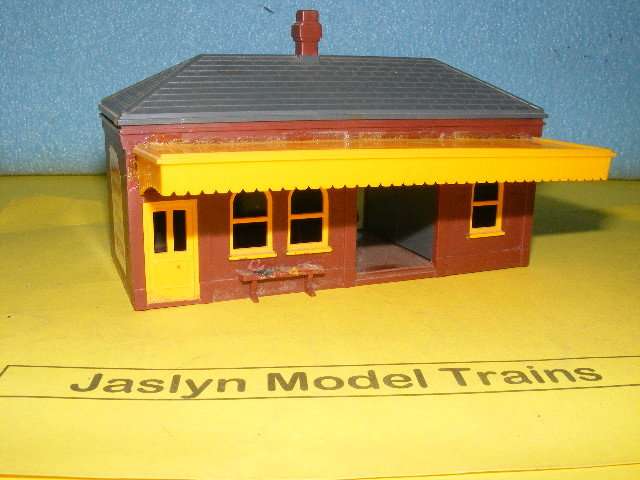 Tri-ang OO Station Building