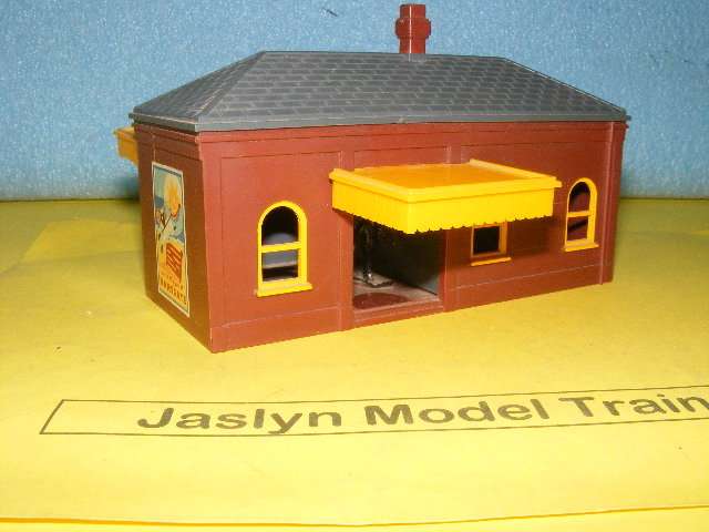 Tri-ang OO Station Building