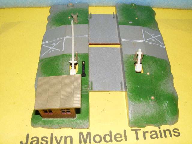 Lima HO Level Crossing - For Repairs