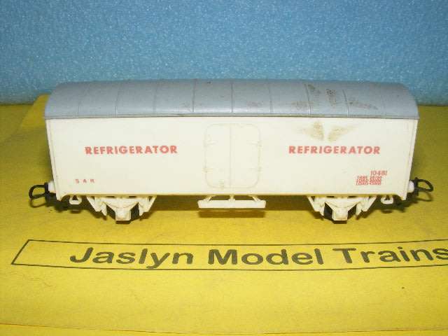 Lima HO SAR/ SAS Refrigerator Wagon.