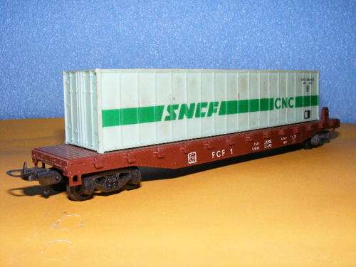 Lima HO Flat bed with container.