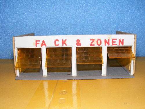 HO Garage with opening doors.