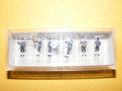 N-scale Marching Band