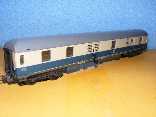 Lima HO Parcel coach with auto unloader.