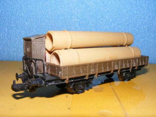 Lima HO Flat bed with pipe load (Boxed)