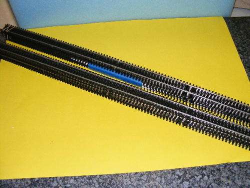 Hornby OO Solid Straight Track (670mm) X 16
