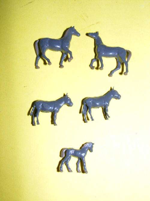 HO Horses X 5