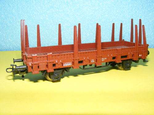 Marklin HO Flatbed with stakes.