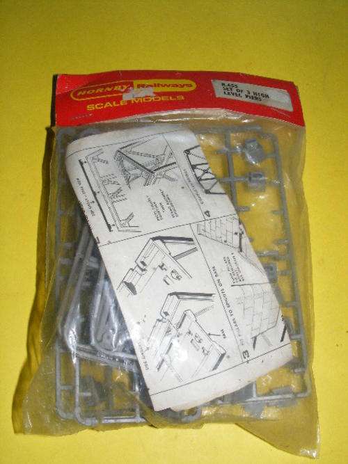 Hornby HO Level Piers