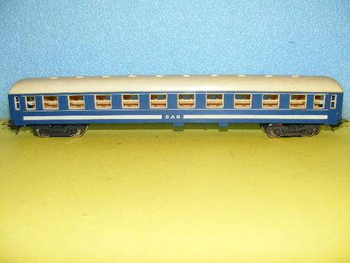 Lima HO SAR/SAS Old Style Blue Train Passenger Coach.