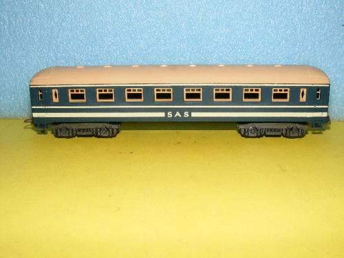 Lima HO SAR/SAS Junior Blue Train Passenger Coach.