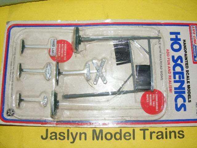 Life Like HO Layout Accessories,