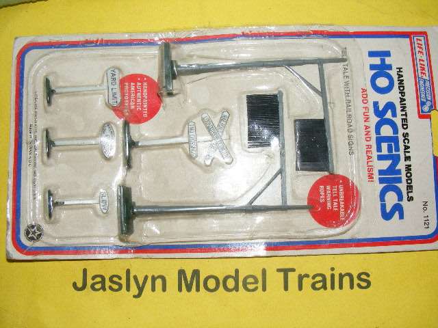 Life Like HO Layout Accessories,