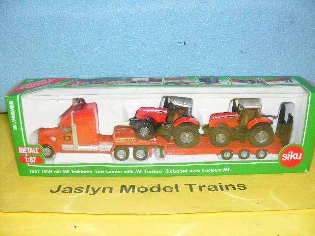 Siku HO Low Bed with Tractors (Boxed)