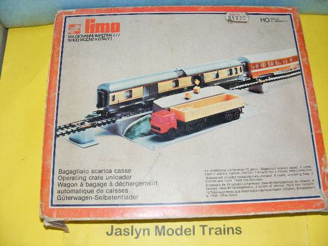 Lima HO Operating Crate Unloader (Boxed)