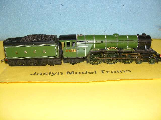 Hornby OO "Flying Scotsman" 4-6-2 Steam Loco and Tender,
