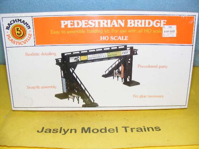 Bachmann HO Pedestrian Bridge,