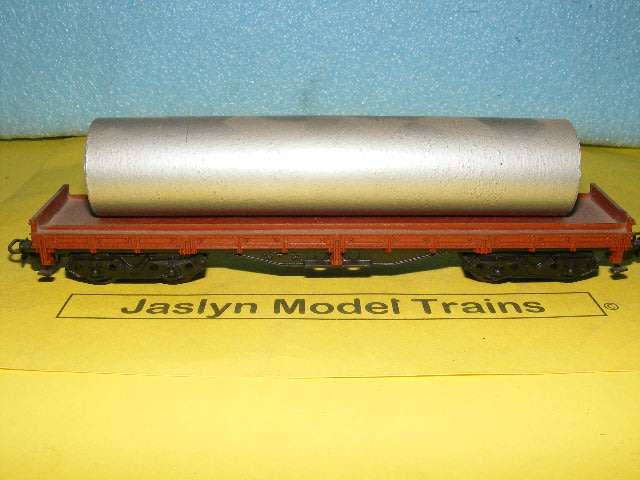 Electotren HO Flatbed with Pipe Load,