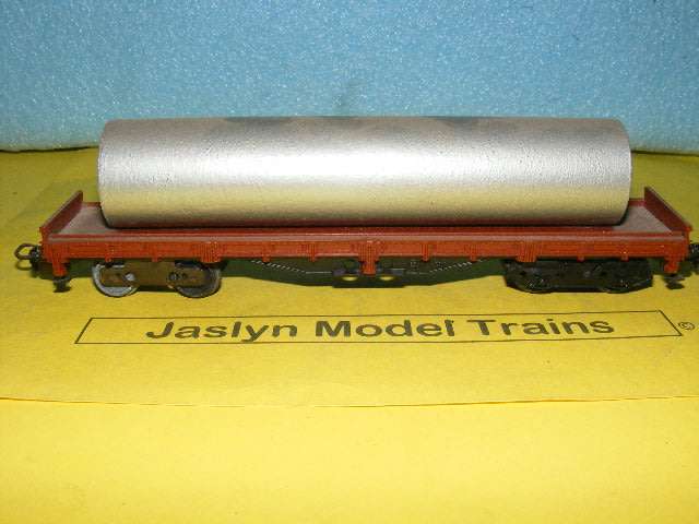 Electotren HO Flatbed with Pipe Load,