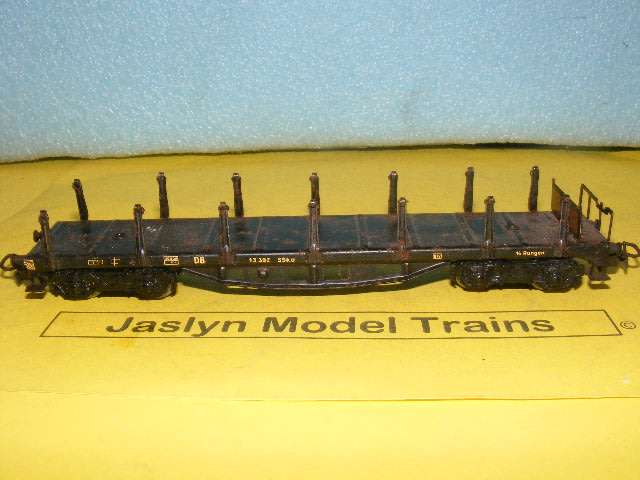 Marklin HO Flatbed with stakes,