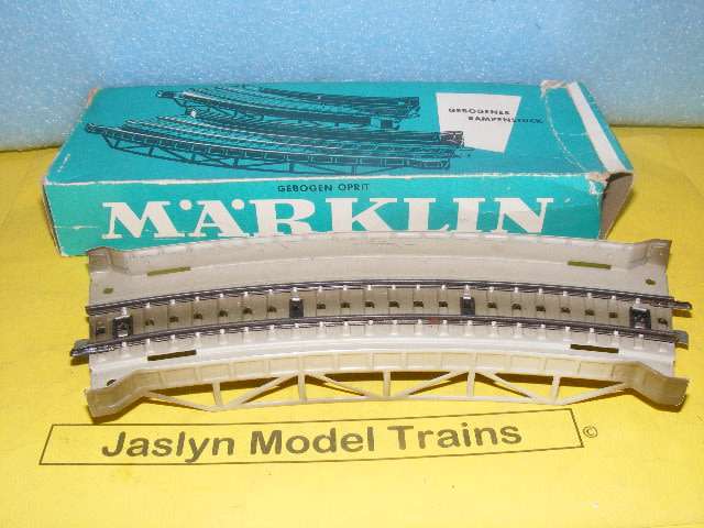 Marklin HO Curved Bridge (Boxed)
