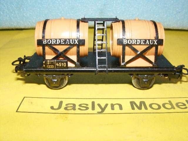 Marklin HO Flatbed with barrels.