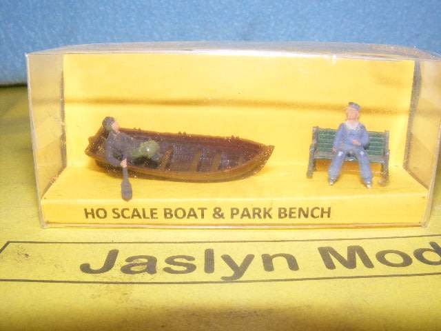 HO Boat and Park bench,