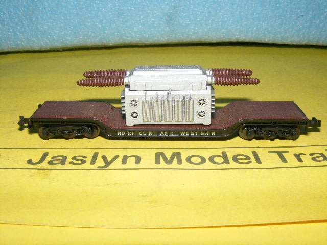 Atlas N Gauge Depressed wagon with transformer load,