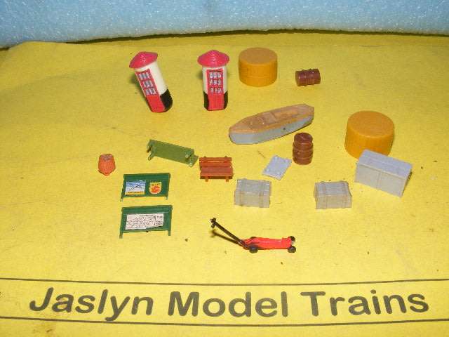 HO Job Lot Layout accessories,