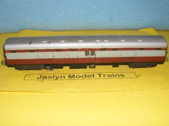 Lima HO SAR/ SAS Trans Karoo Baggage Car with bellows.