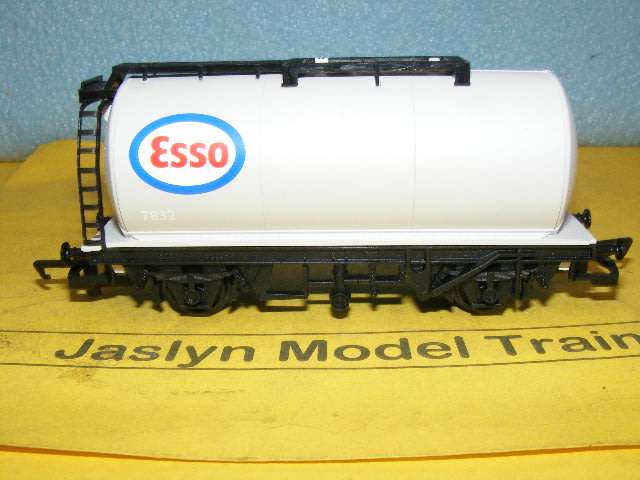 Hornby OO Esso Tanker Wagon,